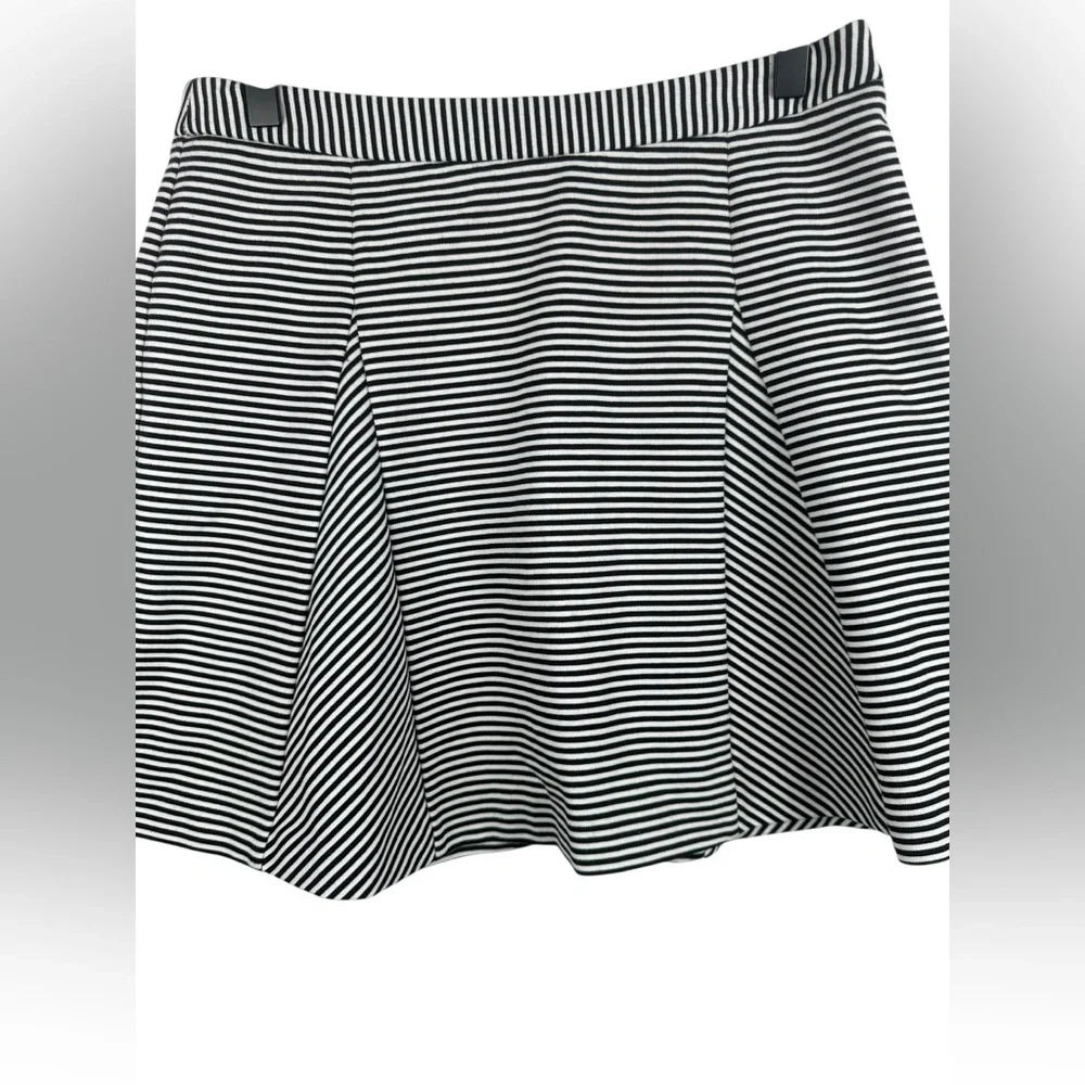 Michael Michael Kors Striped Skater Skirt Black White Size‎ 4 Stretch Flare